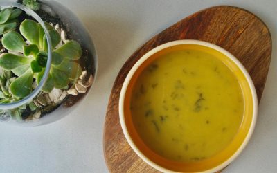 Creme de ervilhas com coentros